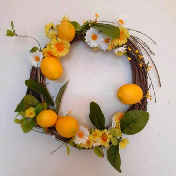 Lemony Fresh Wreath - Picture 1 of 5